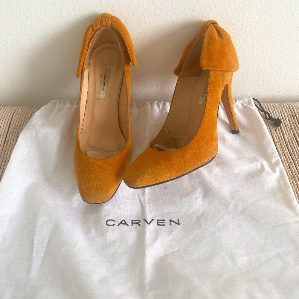 Carven dandelion orange suede bow back 4"/100mm high heel pumps